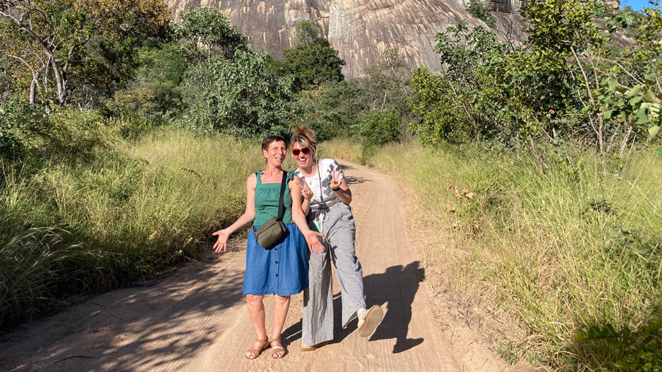 Das Bild zeigt Antonia und Chris im Matopos-Nationalpark.