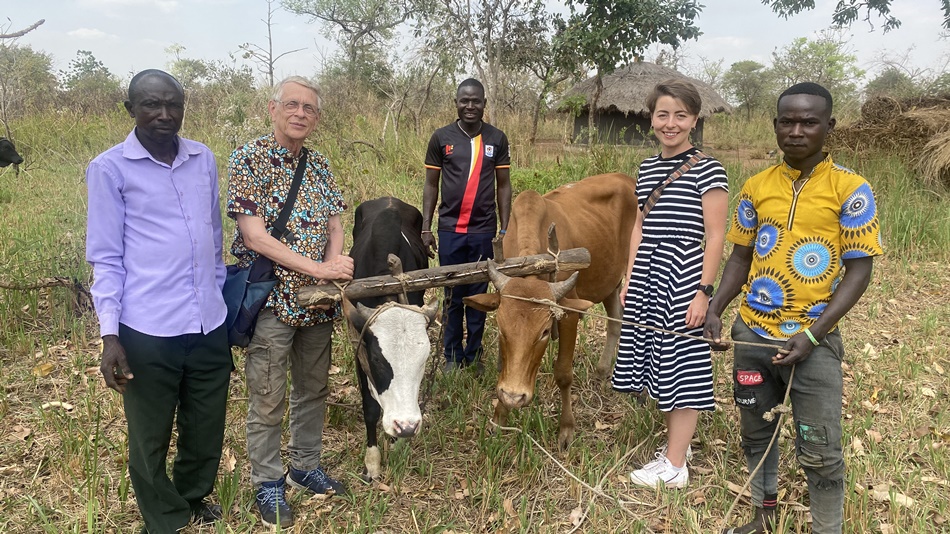 Robert Haas and Svenja Bloom with some of their GWAD colleagues. Standing between the two ox is Solomon Rackara, who also went on a Team works! assignment - to Münster, working for Eine Welt Netz - after Svenja’s assignment.